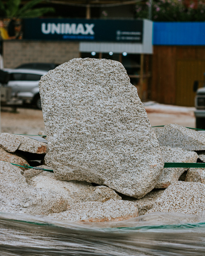 Transforme ambientes com a força e a beleza das rochas naturais brasileiras.Na Unimax, oferecemo